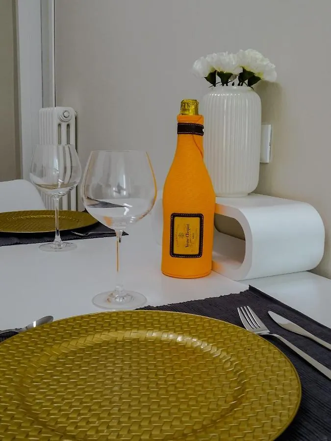 Suite 649 Bilocale Con Terrazzo Modena 0*,