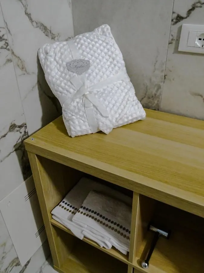Suite 649 Bilocale Con Terrazzo Modena 0*,  Italy